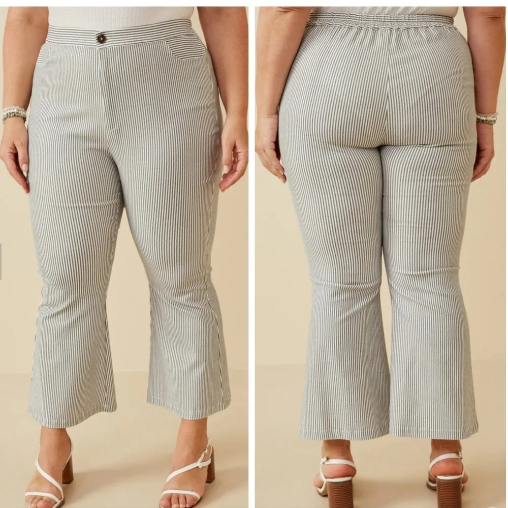 NWT Hayden Los Angeles Stretch Pinstripe Flared Pants, Cropped, Plus Size 1XL.